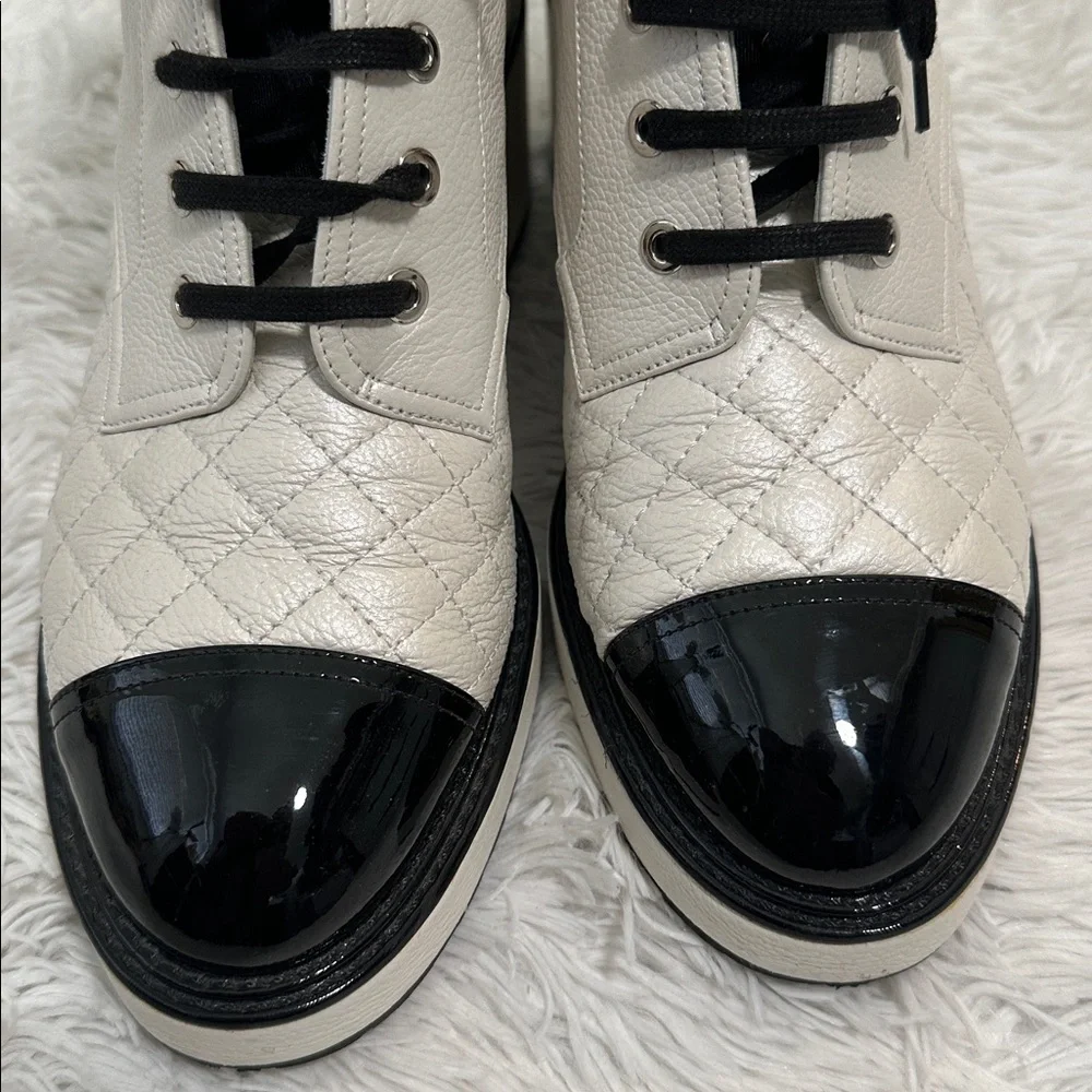 ❤️ AUTHENTIC! Chanel White Leather Lace Up Boots with Faux Pearl Detail